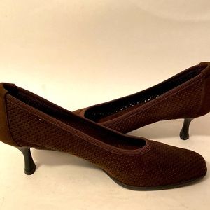 STUART WEITZMAN Brown Suede Perforated Eyelet Cut Out Pumps Kitten Heels 9-9.5
